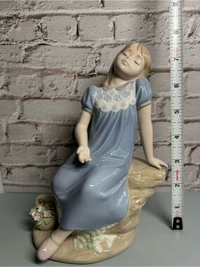 Ada Nadal # 2549 Porcelain Base in Cream and Beige with Green Sticker.